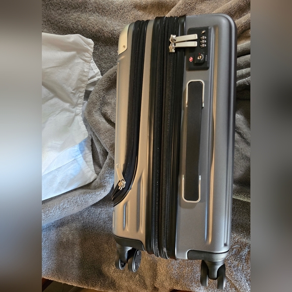 LEVEL8 Grace Expandable Hardside Carry On Luggage Tsa Approved Black 20Inch - Picture 4 of 13